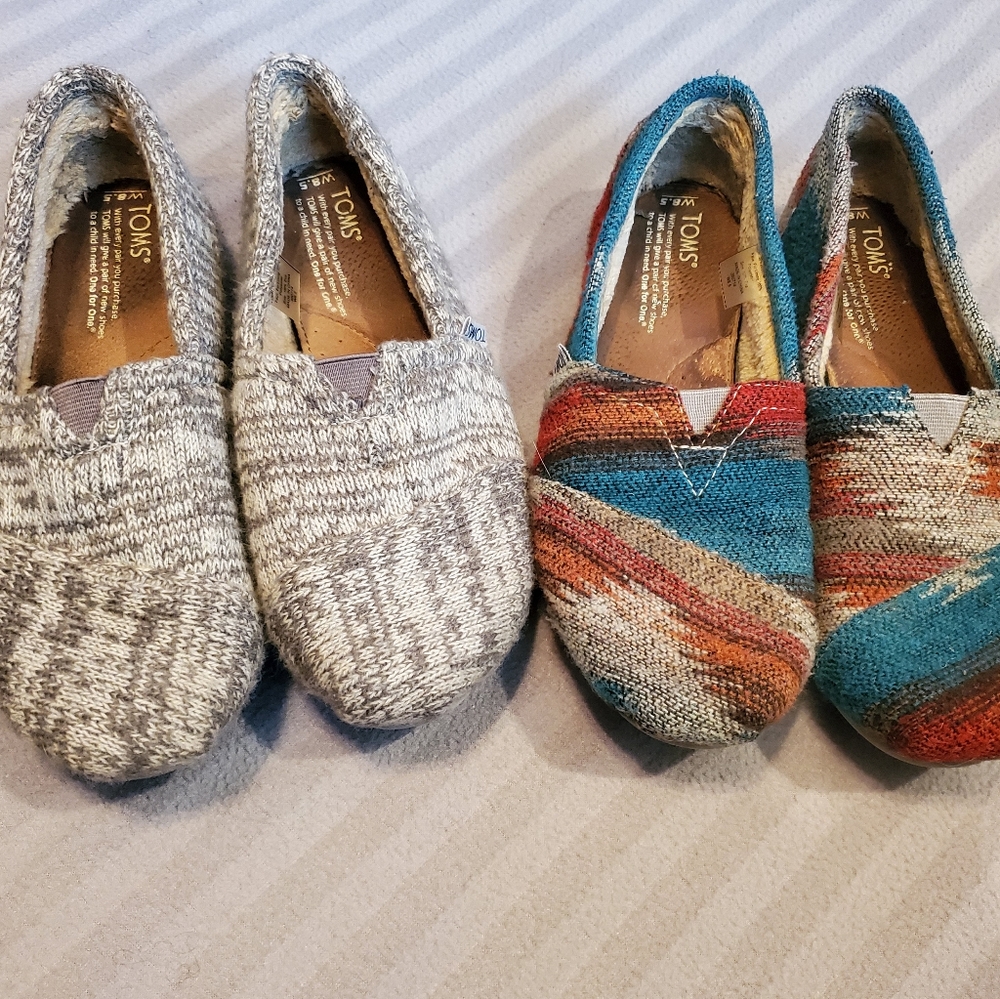 2 pairs Toms Classics (with fuzzy interior)